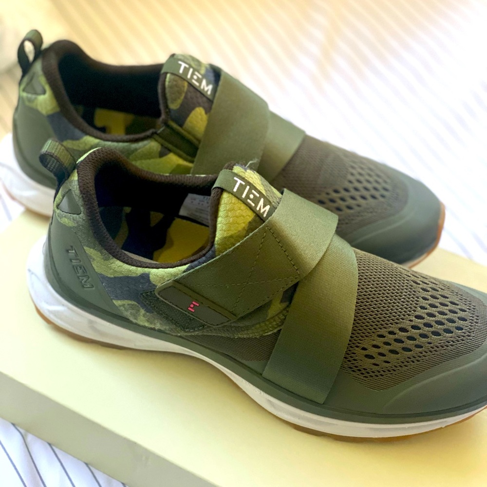 Size 9 Camo Tiem cycling shoes